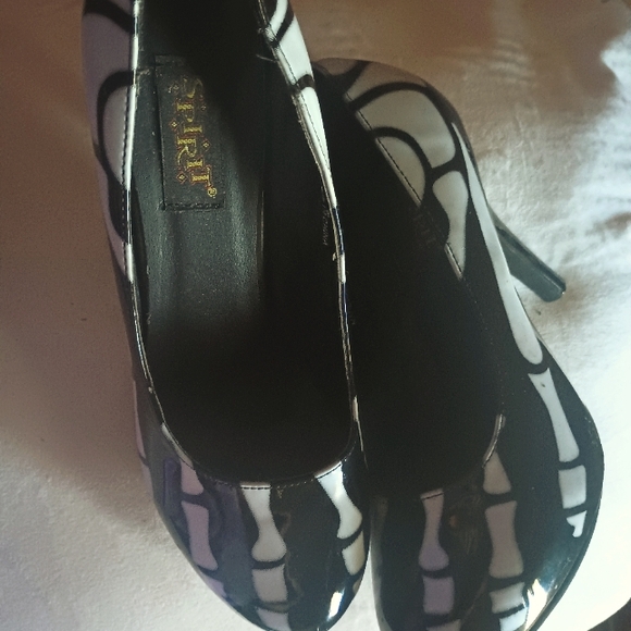 Spirit Skeleton Heels - Picture 2 of 4